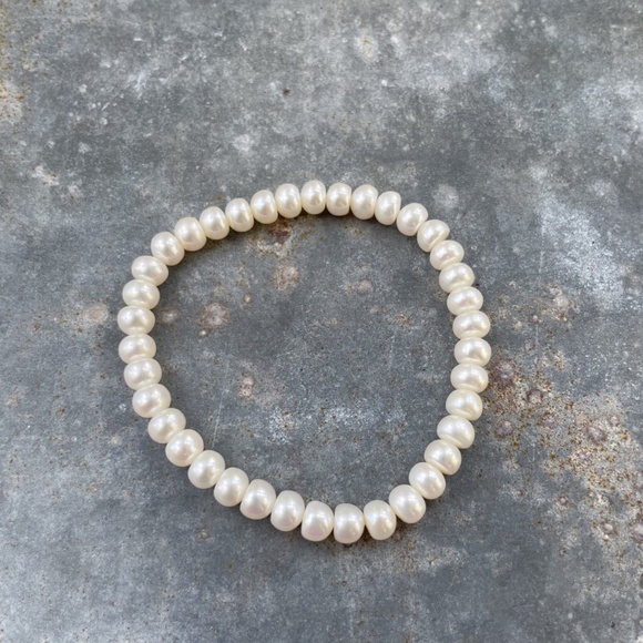 Vintage Pearl stretch Bracelet - Picture 3 of 3